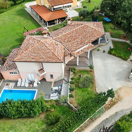 Vakantiehuis Mit Blick Auf Wasser By Interhome